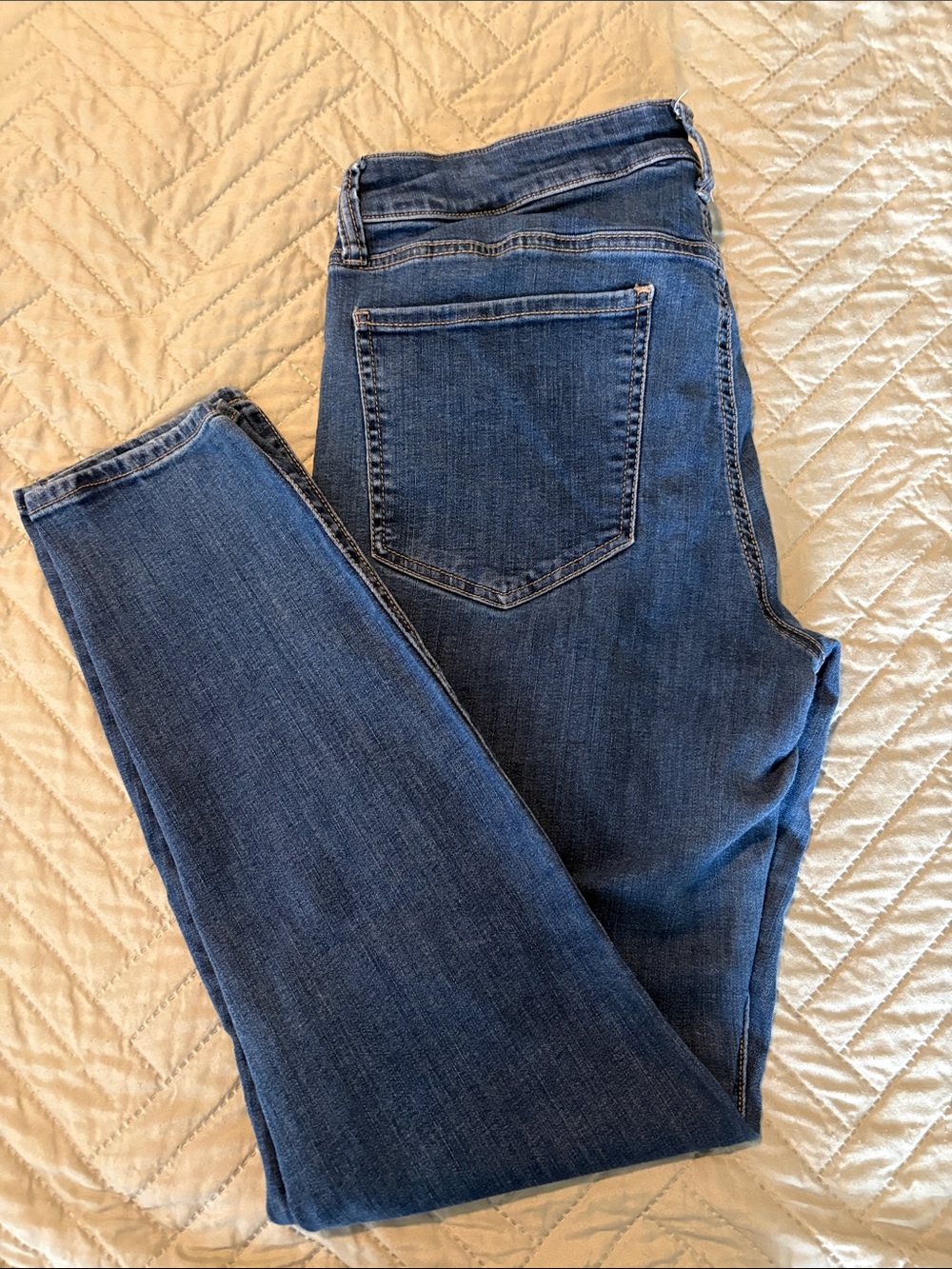 SO Women's Skinny Jeans in Dark Blue Wash